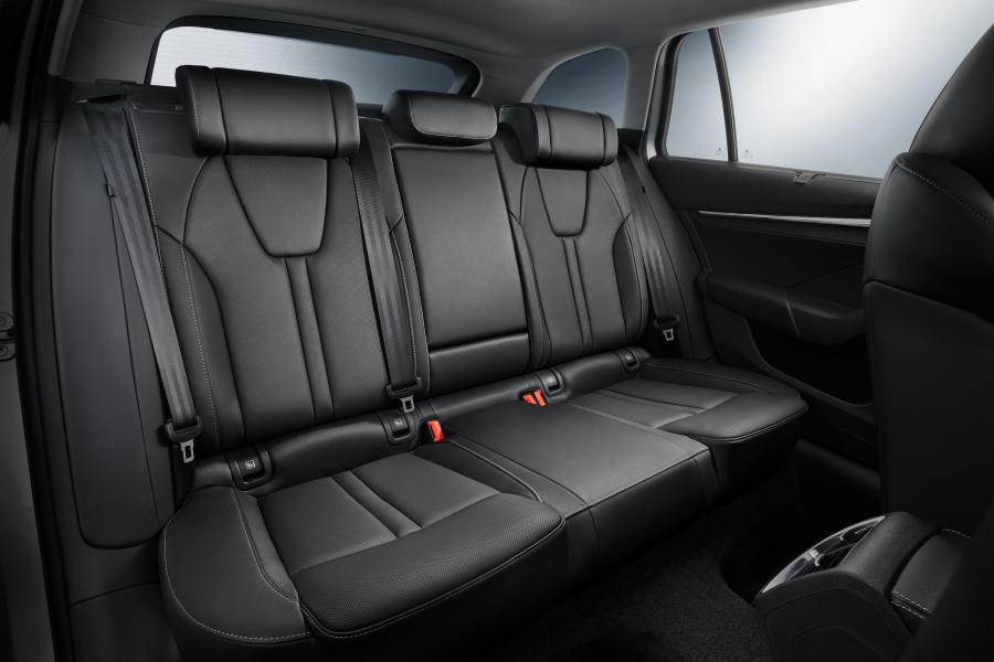 Интерьер Skoda Octavia iV Combi 2020 года  (WW) (фото 18 из 22)